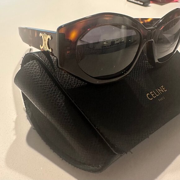 Celine Triomphe Sunglasses Tortoise CL40238U - Picture 3 of 10